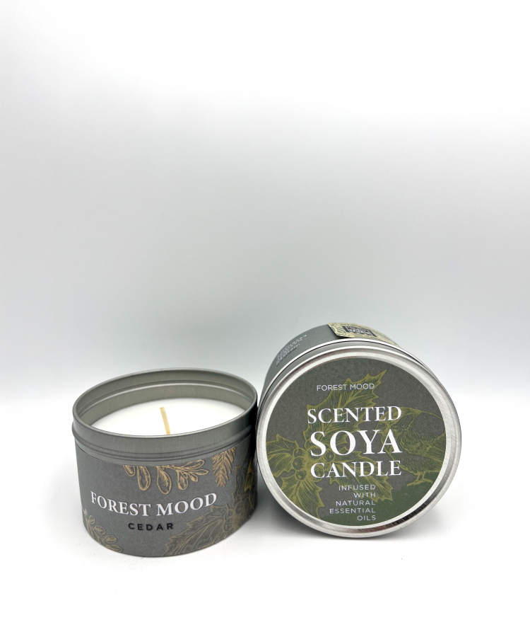 "FOREST MOOD" sojas svece metāla traukā ar aromātu "Ciedrs", 80 x 53 mm, 0,167 kg