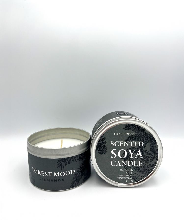 "FOREST MOOD" sojas svece metāla traukā ar aromātu "Kanēlis", 80 x 53 mm, 0,167 kg