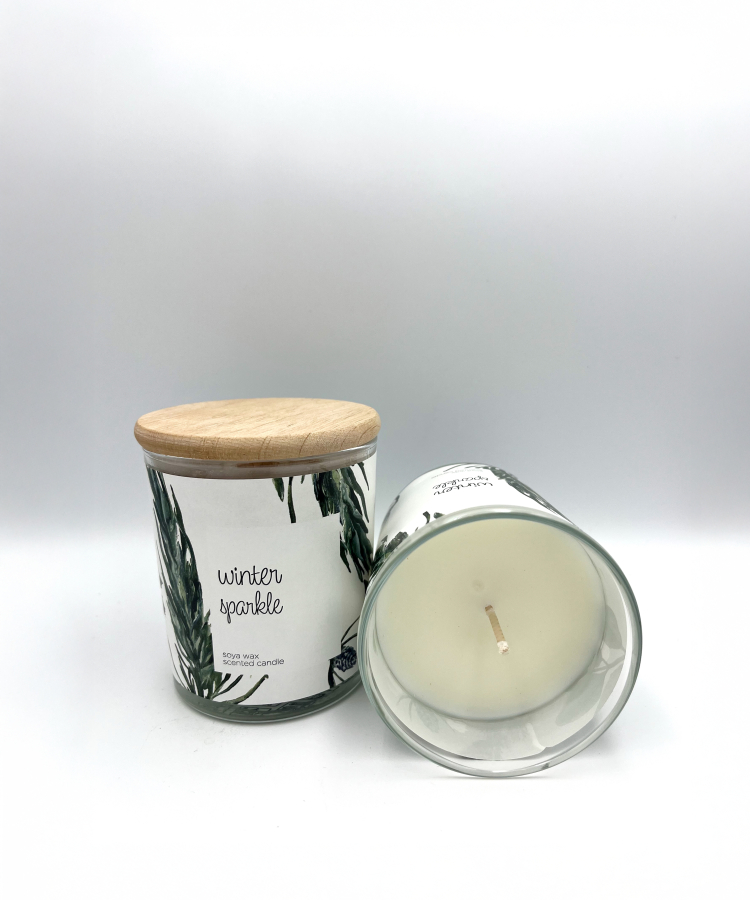 “WINTER SPARKLE” Sojas vaska svece stikla glāzē 74 x 83 mm, 0,150 kg ar ziemīgu aromātu
