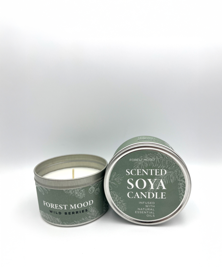 "FOREST MOOD" sojas svece metāla traukā ar aromātu "Savvaļas ogas", 80 x 53 mm, 0,167 kg
